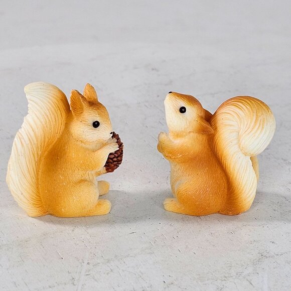 Resin Squirrel Figurines Set Of 2 Adorable Collectible Woodland Animals Decor - Picture 2 of 8